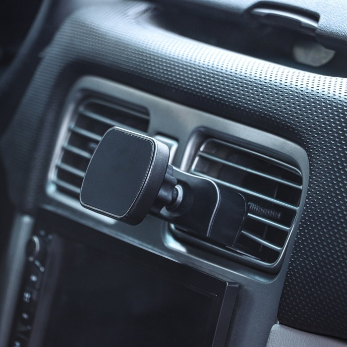 Держатель телефона в слот CD-проигрывателя, магнитный, поворотный Держатель телефона в слот CD-проигрывателя, магнитный, поворотный