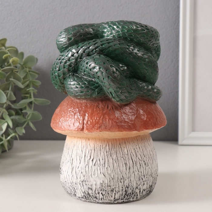 Новогодняя фигурка Новогодняя фигурка "Змейка на грибе" 11 х11 х 18 см, темно-зеленый