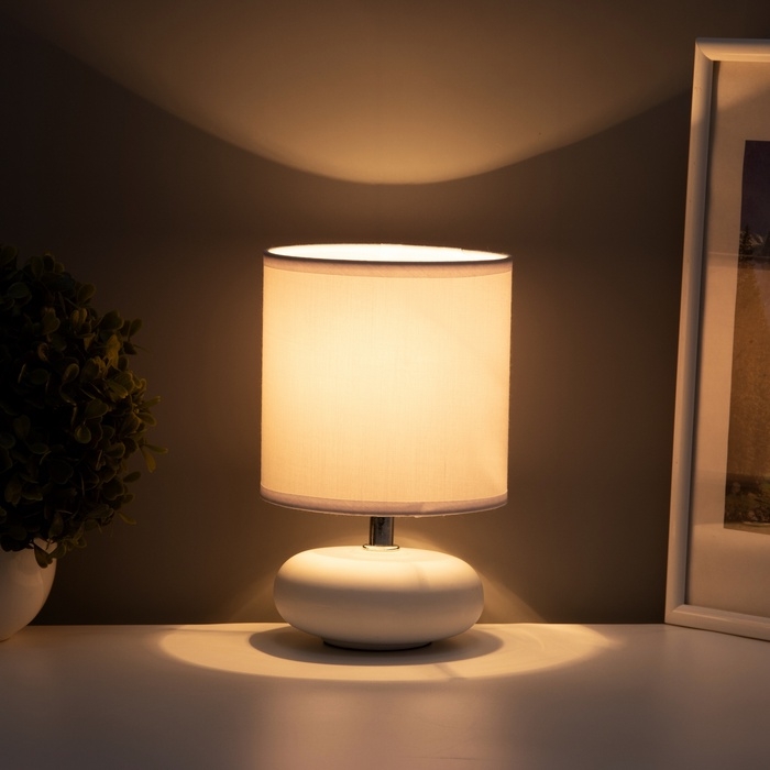 Настольная лампа Настольная лампа "Ассенса" Е14 40вт белый 13х13х22 см