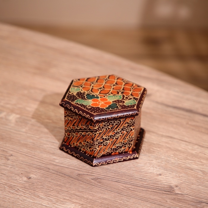 Шкатулка деревянная, батик 10х11х7 см Шкатулка деревянная, батик 10х11х7 см