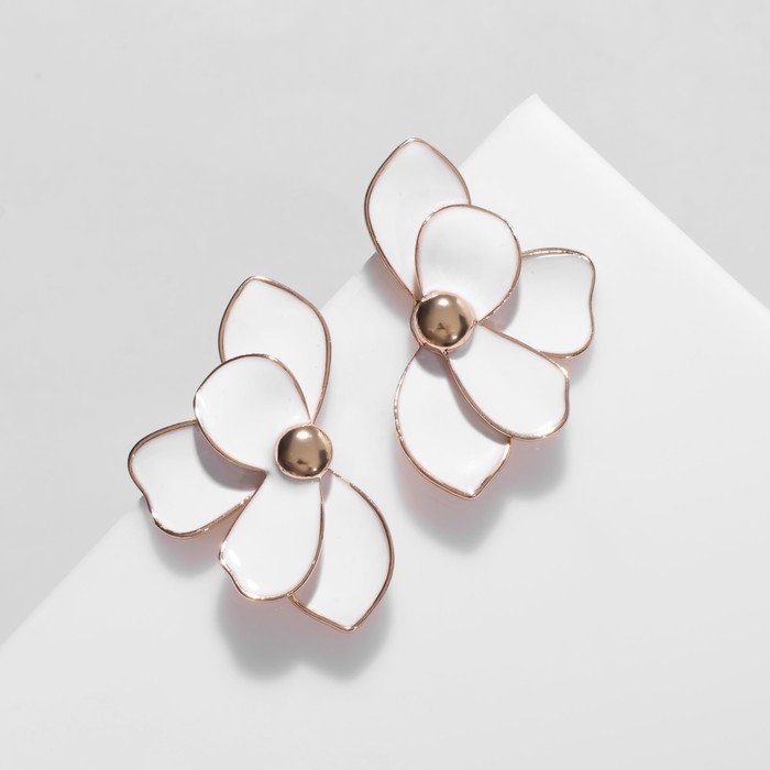 Серьги эмаль «Цветок» половинка, цвет белый в золоте Серьги эмаль «Цветок» половинка, цвет белый в золоте