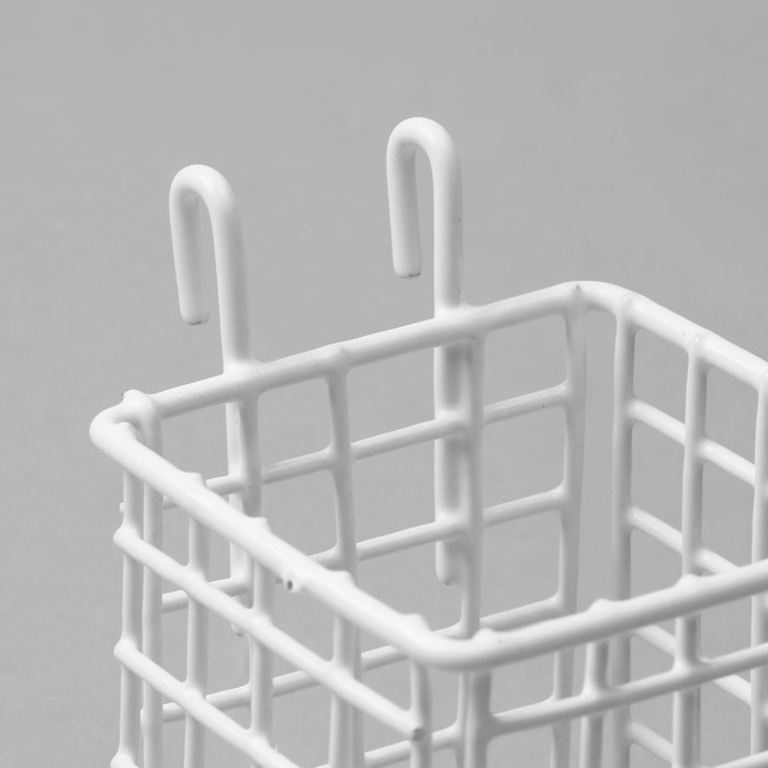 Корзина на сетку, 9×9×9,5 см, цвет белый Корзина на сетку, 9×9×9,5 см, цвет белый