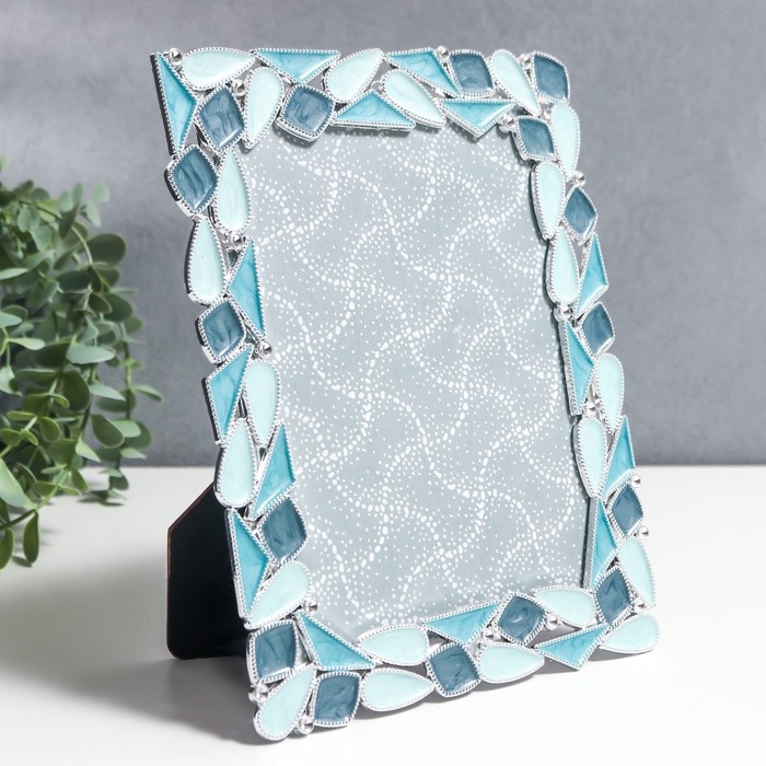Фоторамка пластик под металл 15х20 см Фоторамка пластик под металл 15х20 см "Геометрия" серебро и голубой перламутр 24,5х19,5х1 см 47809