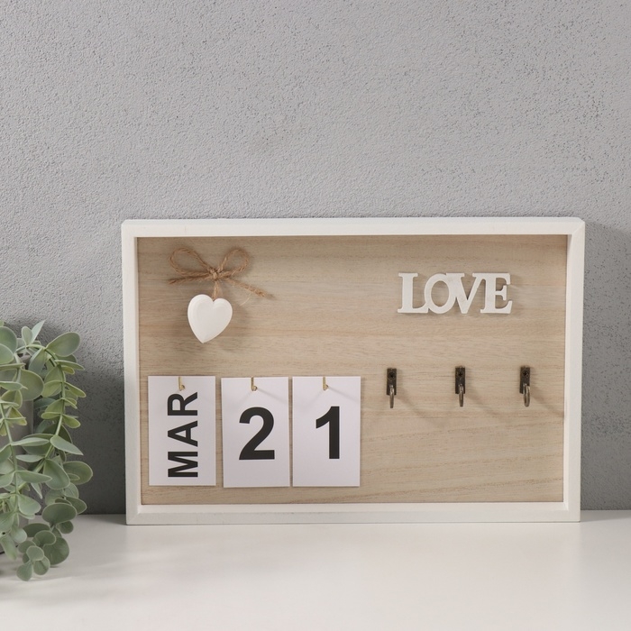 Крючки декоративные дерево с календарём Крючки декоративные дерево с календарём "Сердце с бантом" 30х20 см