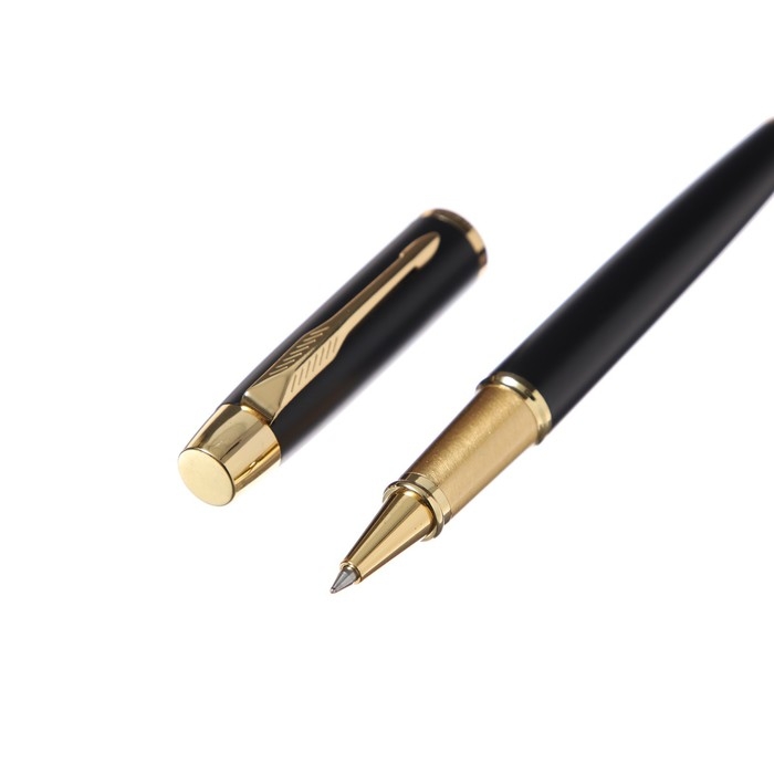 Ручка подарочная роллер в кожзам футляре, корпус черный,золото Ручка подарочная роллер в кожзам футляре, корпус черный,золото