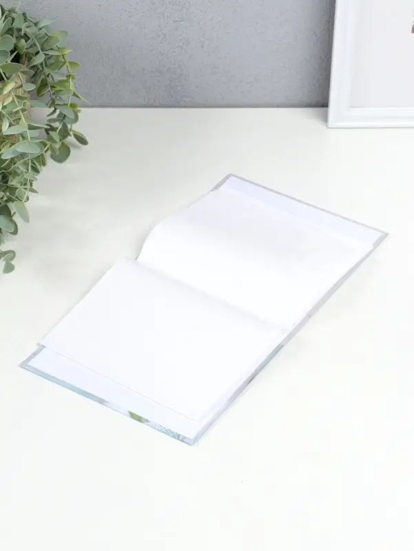 Фотоальбом на 40 фото 10х15 см "Белые розы и сердечки в посыпке" в коробке 4,5х14х17 см