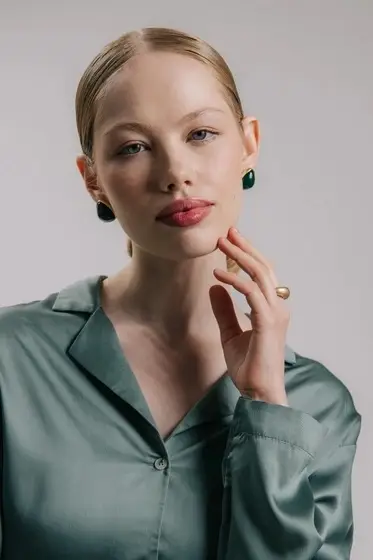 Серьги акрил &laquo;Стиль&raquo;, треугольник, цвет изумрудный прозрачный в золоте