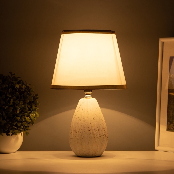 Лампа настольная Лампа настольная "Нежность" 1х40Вт Е14 белый/золото 20х20х34см