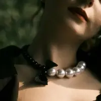 Бусы &laquo;Бантик&raquo;, крупный жемчуг, шар №12-18, черно-белые, 41 см