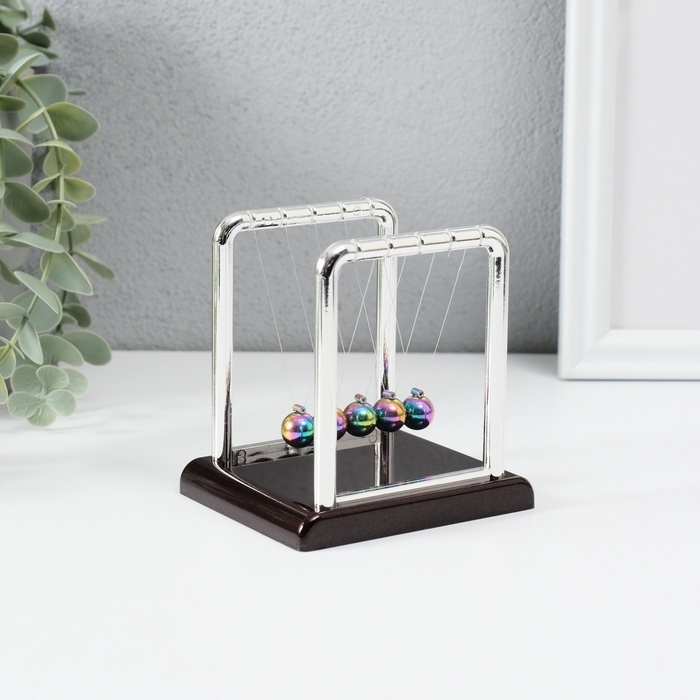 Маятник пластик "Шары Ньютона" бензиновый цвет шаров 9,5х7,5х9 см