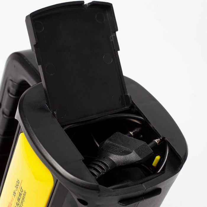 Фонарь прожекторный аккумуляторный, 10 Вт, 3000 мАч, LED, 13 х 20 см Фонарь прожекторный аккумуляторный, 10 Вт, 3000 мАч, LED, 13 х 20 см