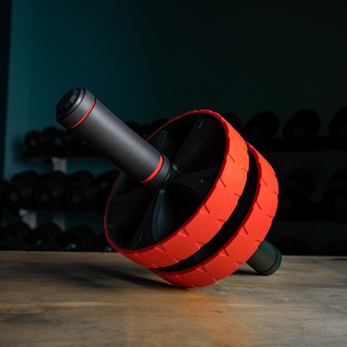 Ролик для пресса ONLYTOP, 31х17х17 см, с ковриком, цвет красный Ролик для пресса ONLYTOP, 31х17х17 см, с ковриком, цвет красный