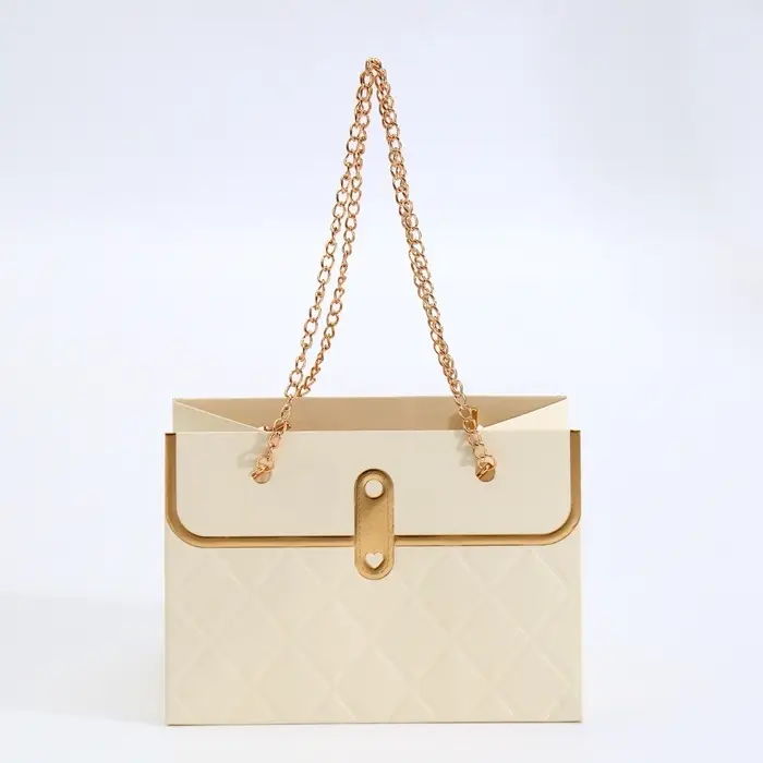 Пакет переноска для цветов, ручка цепь, &laquo;Кремовый&raquo;, с золотым тиснением, 15&times;10.5&times;10 см