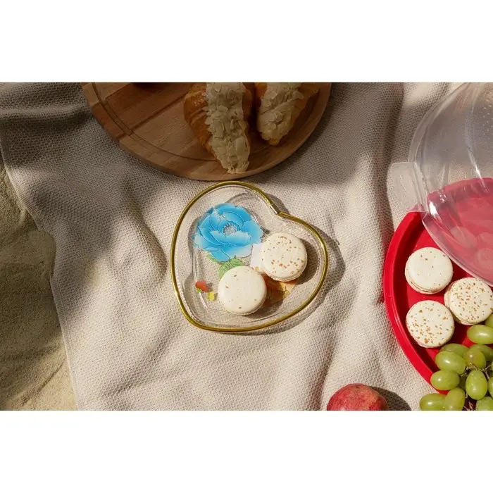 Блюдо фигурное Доляна «Сердце», 16,5×16,5 см, рисунок МИКС Блюдо фигурное Доляна «Сердце», 16,5×16,5 см, рисунок МИКС