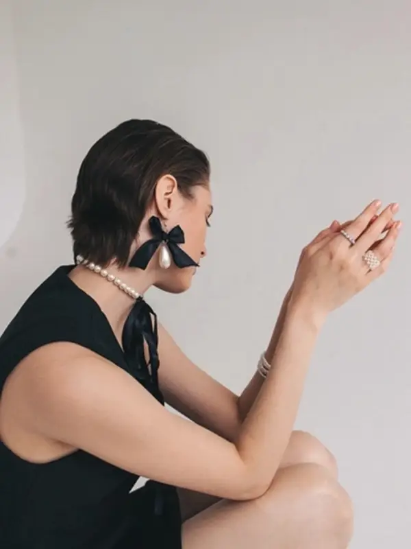 Бусы &laquo;Бантик&raquo;, жемчужины с завязкой, L= 40 см, черный, белый