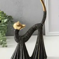 Сувенир полистоун "Кошка в клёшах" чёрно-золотая 7,5х15х25 см Сувенир полистоун "Кошка в клёшах" чёрно-золотая 7,5х15х25 см