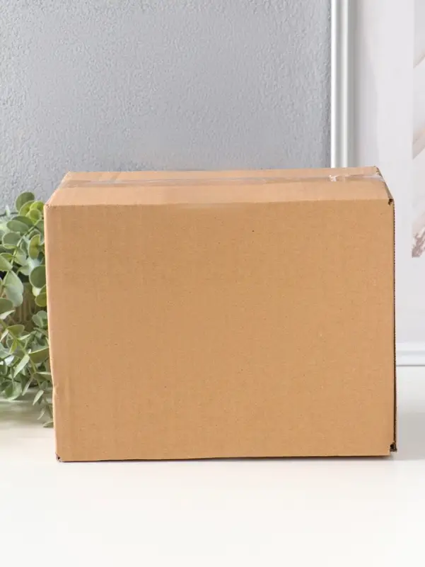 Сувенир полистоун "Белая кошка в цветах" на полку 21х10,5х12,8 см