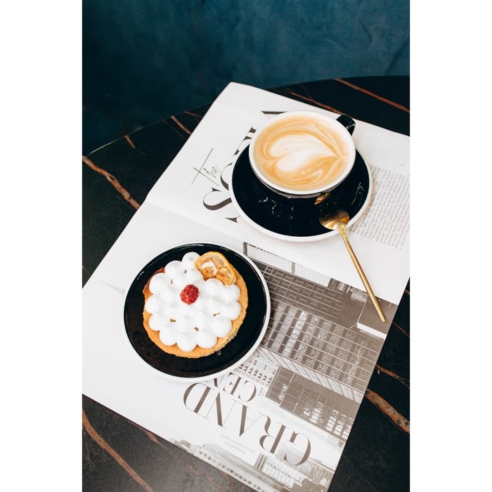 Кофейная пара фарфоровая Magistro Coffee time, 2 предмета: чашка 200 мл, блюдце d=14,5 см, цвет чёрный Кофейная пара фарфоровая Magistro Coffee time, 2 предмета: чашка 200 мл, блюдце d=14,5 см, цвет чёрный