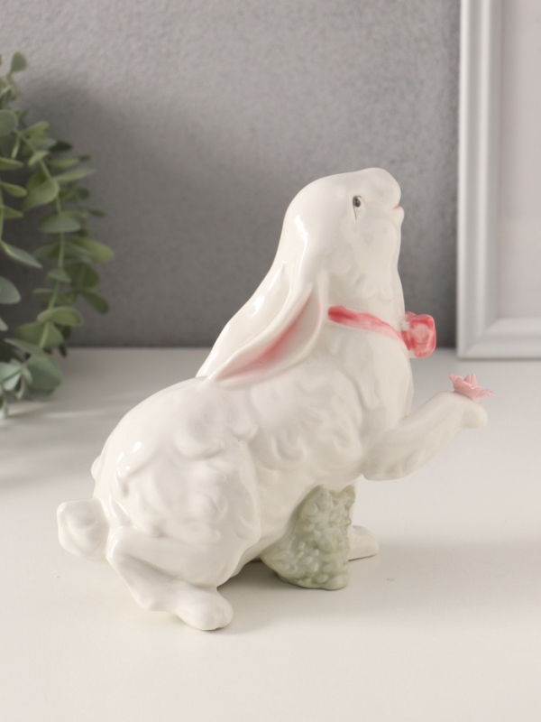 Сувенир керамика Сувенир керамика "Белый кролик с розовым бантом и розочками" 17,5х9,5х16 см