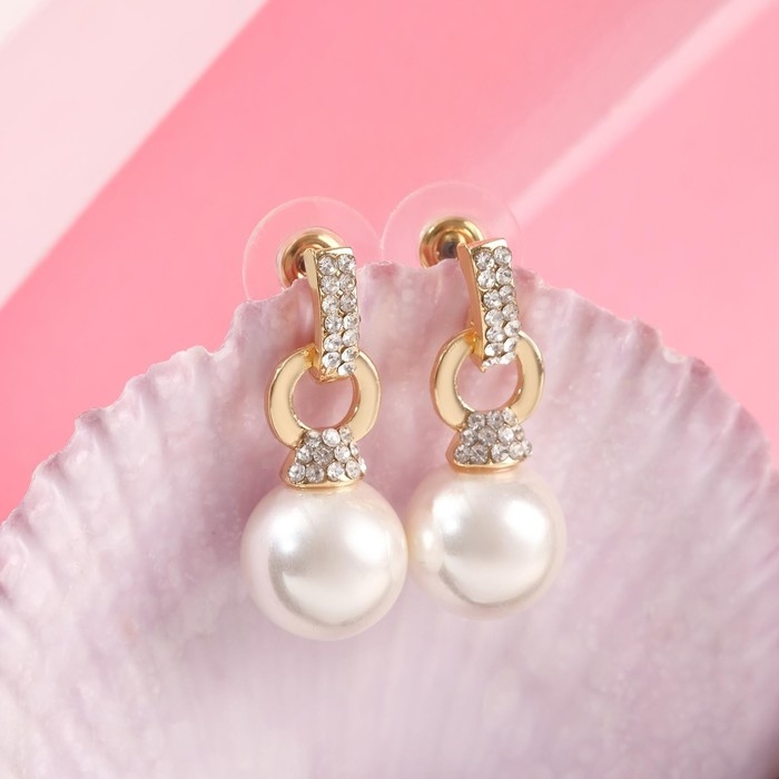 Серьги с жемчугом «Шарики и сцепление колец», цвет белый в золоте Серьги с жемчугом «Шарики и сцепление колец», цвет белый в золоте