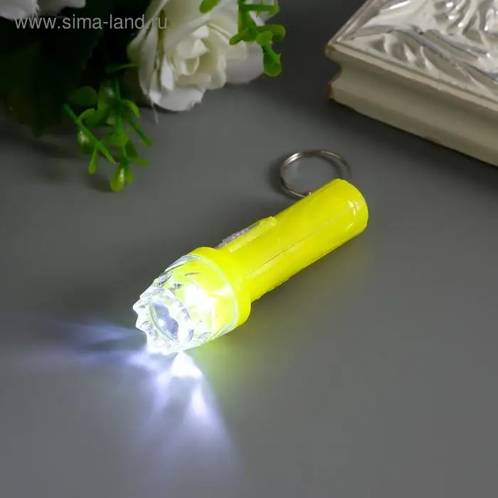 Фонарик брелок для ключей на кольце «Фигурный край», горит, 6.7×2×2 см, МИКС Фонарик брелок для ключей на кольце «Фигурный край», горит, 6.7×2×2 см, МИКС