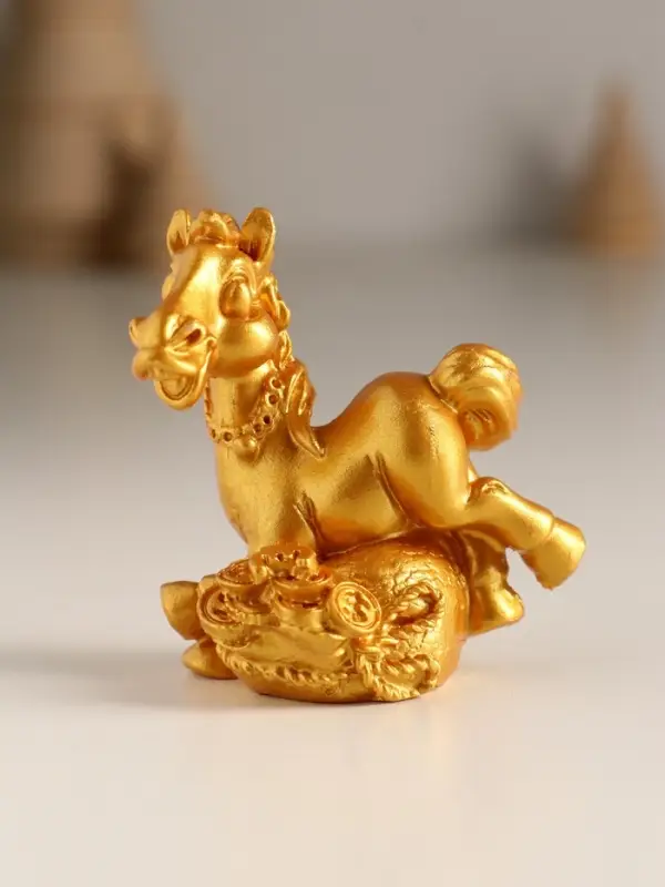 Сувенир полистоун Сувенир полистоун "Золотой конь с богатством" МИКС 5х2,5х6,7 см