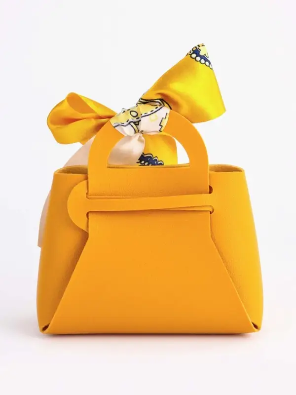 Кожанная подарочная сумочка 13 х12 х 5,5 см желтая Кожанная подарочная сумочка 13 х12 х 5,5 см желтая