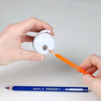 Точилка Kores Spooky с контейнером 2 отв, светящ в темноте, цв в асс 35819