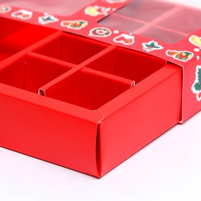 Коробка под 8 конфет и шоколадки, 17.7&times;17.7&times;3.8 см