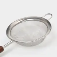 Сито с ручкой Magistro &laquo;Версаль&raquo; d=8 см, нержавеющая сталь, ручка акация