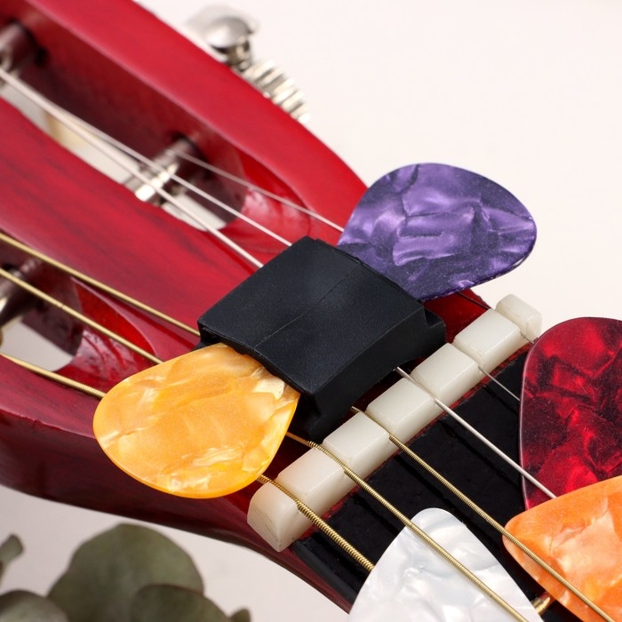 Набор медиаторов: держатель на гриф гитары + 10 медиаторов Music Life, 0,96мм, микс Набор медиаторов: держатель на гриф гитары + 10 медиаторов Music Life, 0,96мм, микс