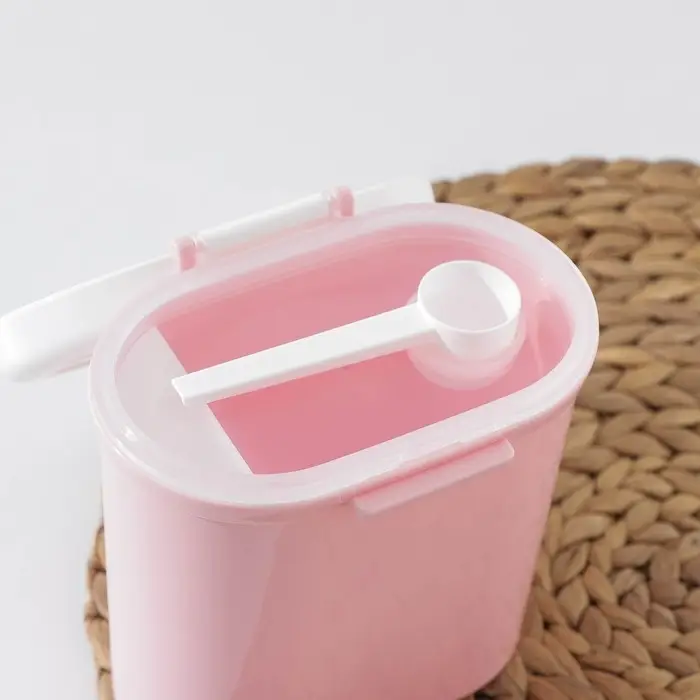 Банка пластиковая для сыпучих продуктов «Удовольствие», овальная, с ложкой, 13,5×9,5×14 см, цвет МИКС Банка пластиковая для сыпучих продуктов «Удовольствие», овальная, с ложкой, 13,5×9,5×14 см, цвет МИКС