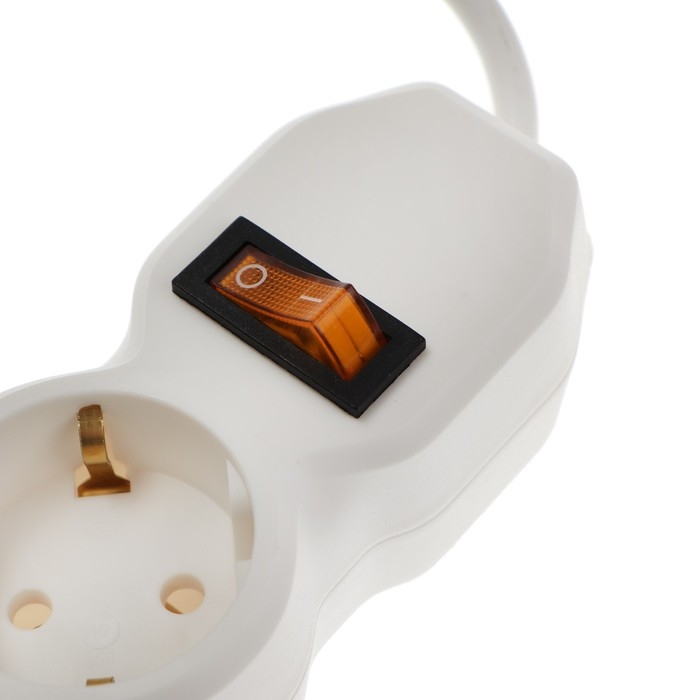 Удлинитель Luazon Lighting ECO, 3 розетки, 2.7 м, 16 А, 3500 Вт, ПВС 3х1 мм2, с з/к, с выкл Удлинитель Luazon Lighting ECO, 3 розетки, 2.7 м, 16 А, 3500 Вт, ПВС 3х1 мм2, с з/к, с выкл