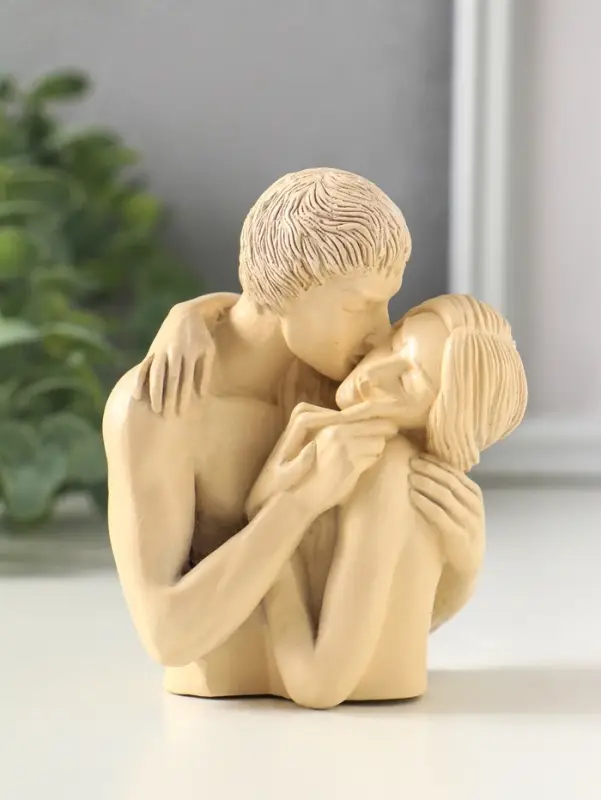 Фигурка &laquo;Любовь&raquo;, 10&times;8&times;7 см, слоновая кость