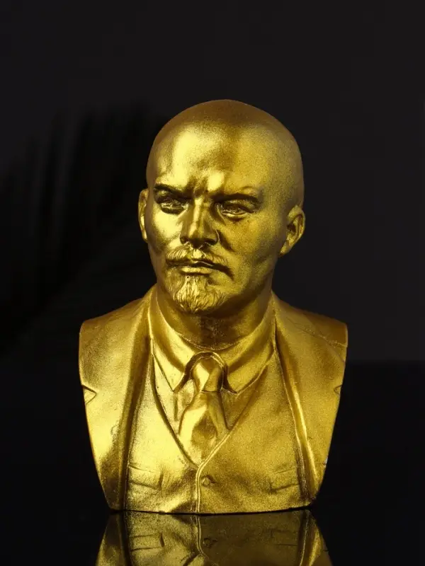 Бюст В.И. Ленин, 11х9х8 см, золото Бюст В.И. Ленин, 11х9х8 см, золото