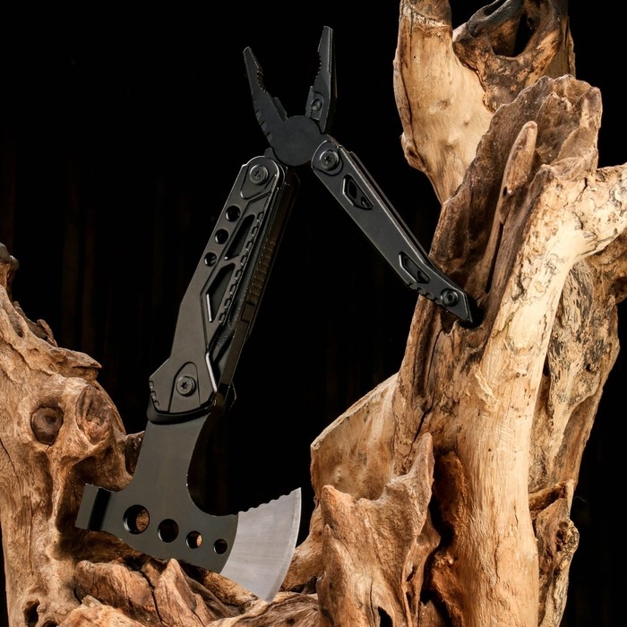 Мультитул с плоскогубцами и топором Мультитул с плоскогубцами и топором