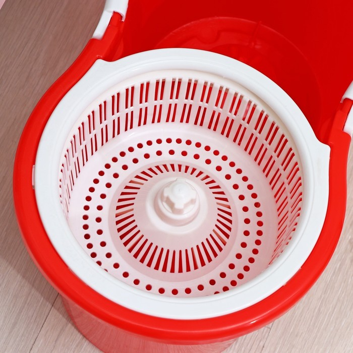 Швабра с отжимом и ведро на колёсиках с пластиковой центрифугой Доляна, 14 л, швабра, запасная насадка из микрофибры, цвет МИКС Швабра с отжимом и ведро на колёсиках с пластиковой центрифугой Доляна, 14 л, швабра, запасная насадка из микрофибры, цвет МИКС