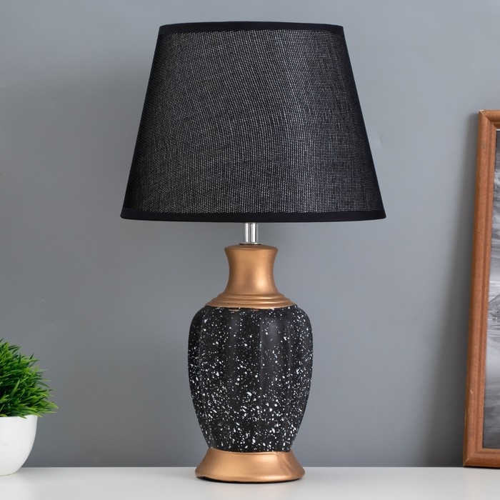 Лампа настольная Лампа настольная "Жилан" 1х40Вт Е14 черный/золото 22х22х38см