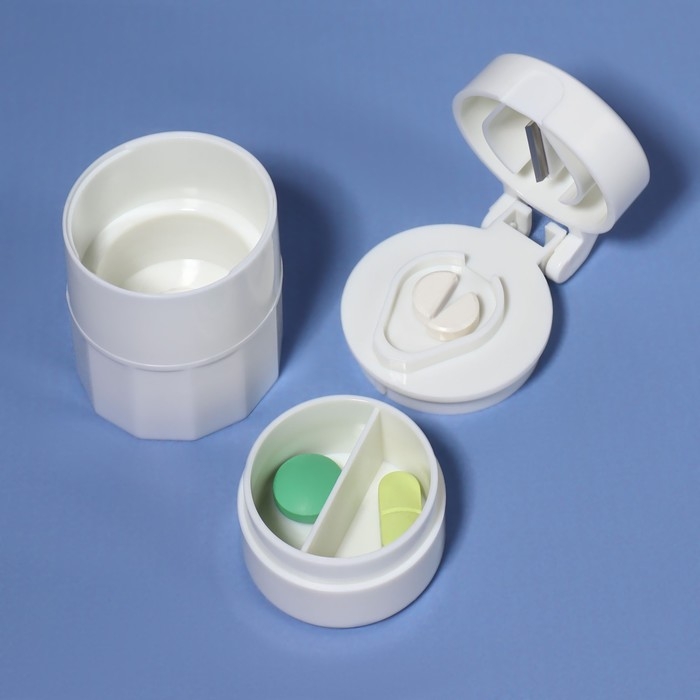 Таблетница с таблеторезкой, размельчителем и мензуркой, d = 4 &times; 6,5 см, цвет белый