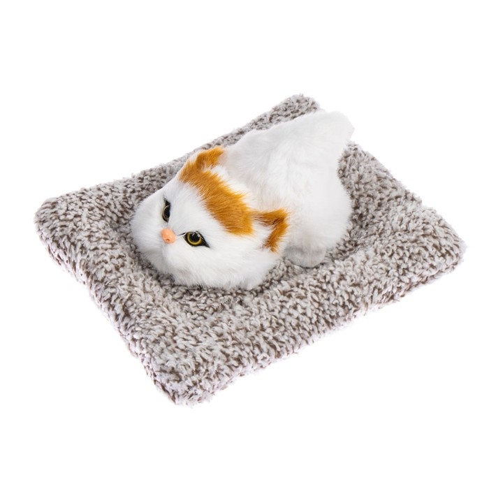 Игрушка на панель авто, кошечка на подушке, бело-рыжий окрас Игрушка на панель авто, кошечка на подушке, бело-рыжий окрас