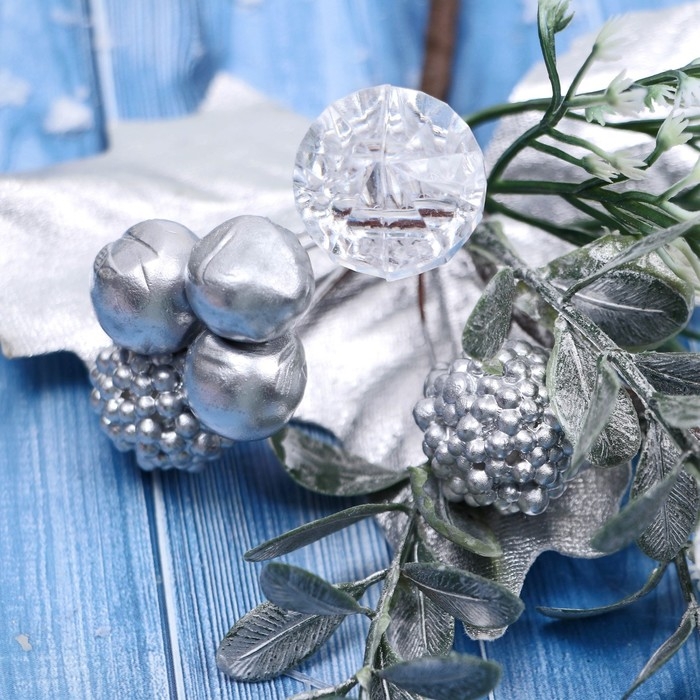 Декор  Декор "Зимние грезы" морошка листья ягоды в серебре, 19 см