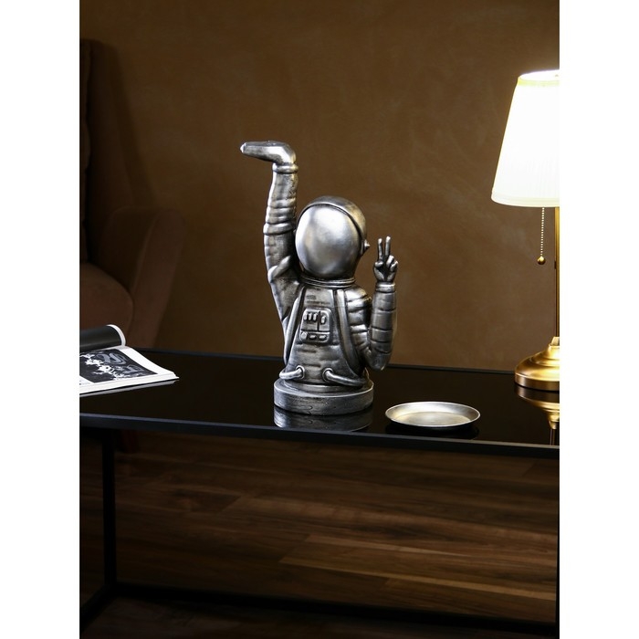 Подставка для мелочей «Космонавт», полистоун, 47 см, цвет серебро Подставка для мелочей «Космонавт», полистоун, 47 см, цвет серебро