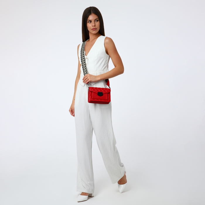 Сумка-мессенджер на клапане, цвет красный