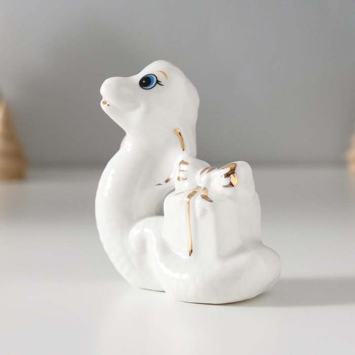 Сувенир керамика Сувенир керамика "Белая кобра с подарком" с золотом 3,5х8х7,5 см