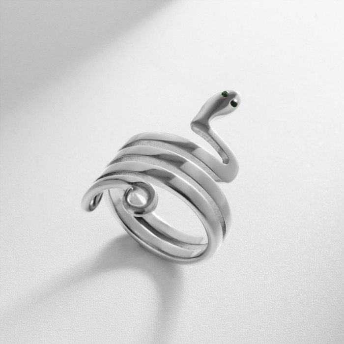 Кольцо XUPING змея искушения, цвет белый в серебре, размер 19