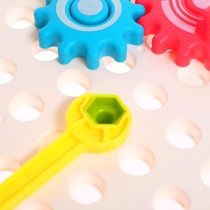 Конструктор винтовой «Пуговки и шестеренки», 3 в 1, с шуруповёртом, 147 деталей и 12 карточек Конструктор винтовой «Пуговки и шестеренки», 3 в 1, с шуруповёртом, 147 деталей и 12 карточек