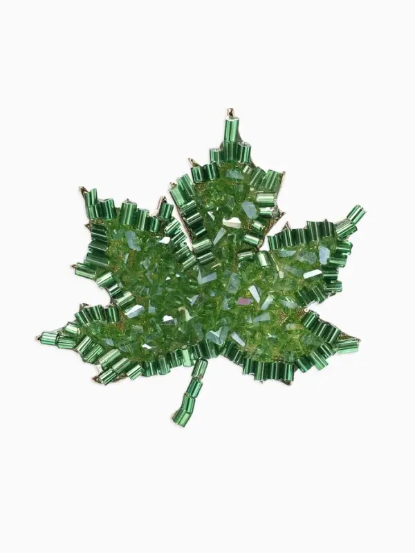Брошь &laquo;Лист&raquo; кленовый, стеклярус, цвет зелёный в золоте