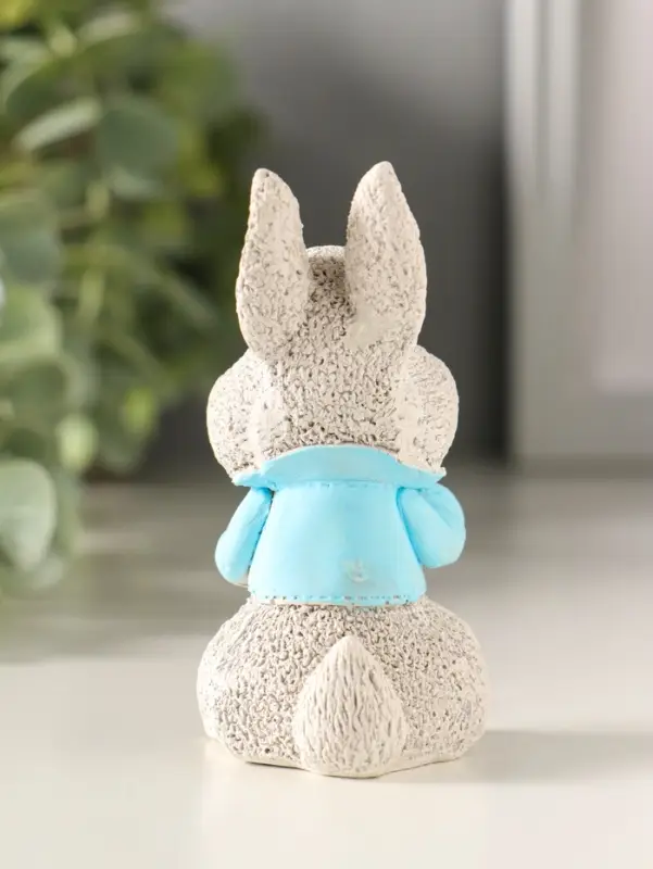 Статуэтка "Кролик с  морковкой" 7х5х4 см, серый
