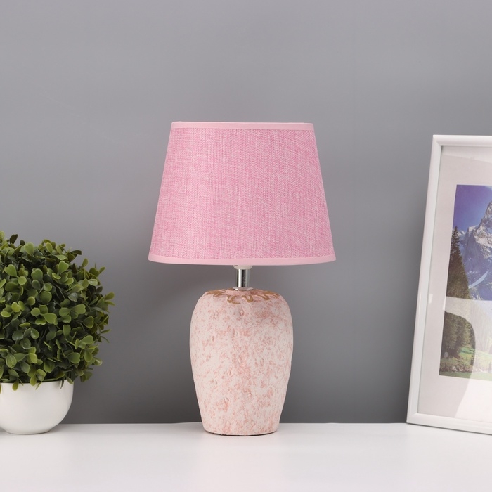 Лампа настольная Лампа настольная "Кира" 1х40Вт Е14 розовый 20х20х34см