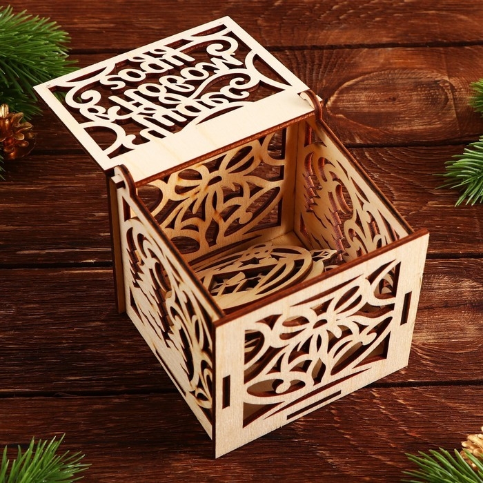 Ёлочные игрушки новогодние &laquo;Новый год: Круглые&raquo;, в деревянной коробке с гравировкой, 6 шт